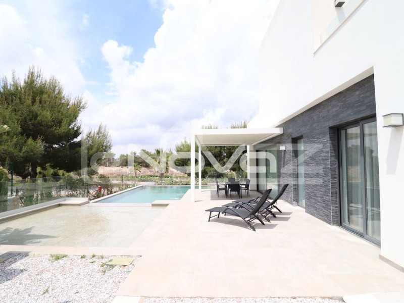 Unglaubliche, hochmoderne Villa mit 3 Schlafzimmern und privatem Pool in der prestigeträchtigen Gegend von Las Colinas.. #1553