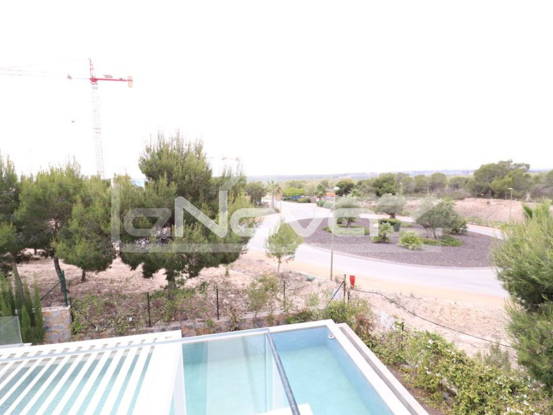 Unglaubliche, hochmoderne Villa mit 3 Schlafzimmern und privatem Pool in der prestigeträchtigen Gegend von Las Colinas.. #1553