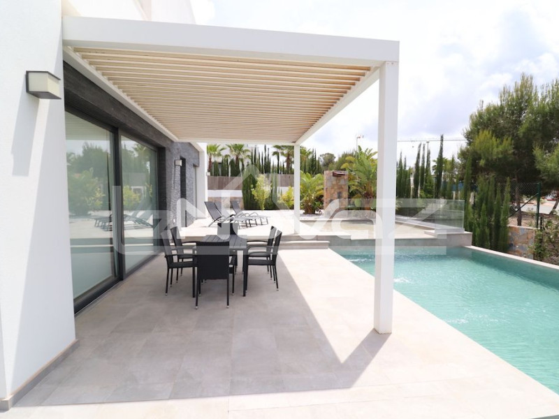 Unglaubliche, hochmoderne Villa mit 3 Schlafzimmern und privatem Pool in der prestigeträchtigen Gegend von Las Colinas.. #1553