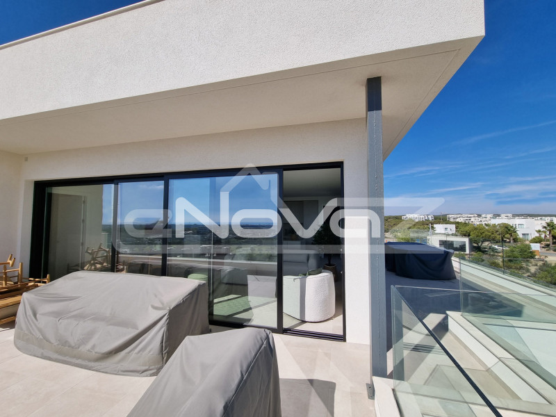 Penthouse in Las Colina. #1794