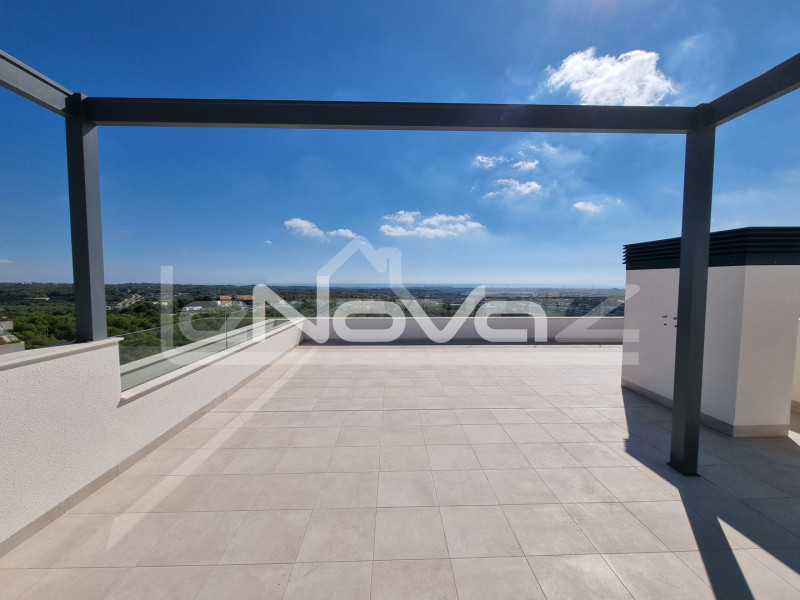 Penthouse in Las Colina. #1794