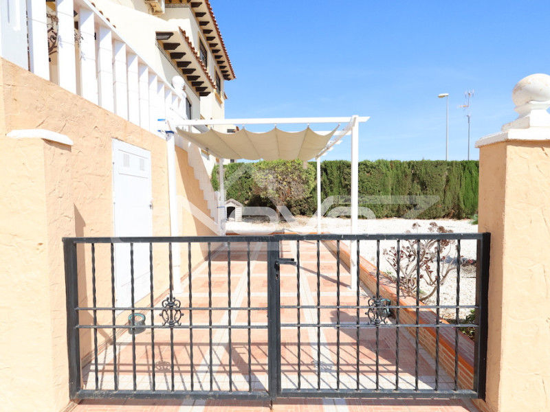 Maison de ville d'angle avec terrain incroyable et orientation sud à Lomas de Cabo Roig.. #1858