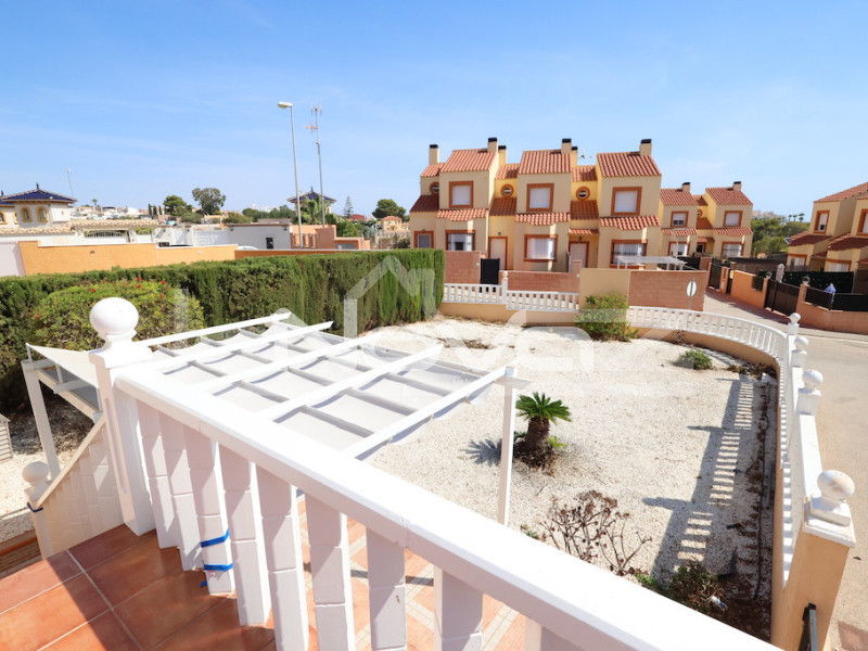 Maison de ville d'angle avec terrain incroyable et orientation sud à Lomas de Cabo Roig.. #1858