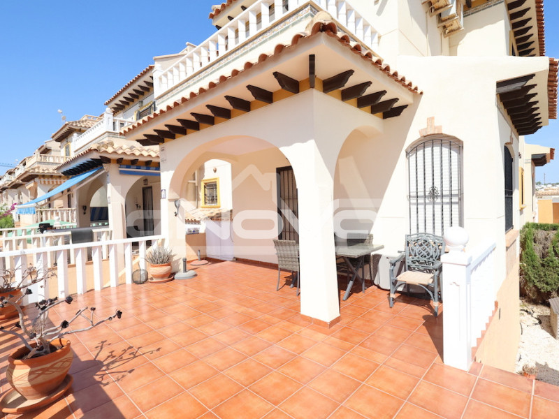 Maison de ville d'angle avec terrain incroyable et orientation sud à Lomas de Cabo Roig.. #1858