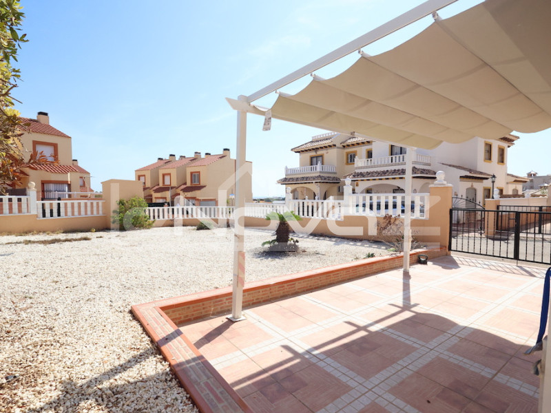 Maison de ville d'angle avec terrain incroyable et orientation sud à Lomas de Cabo Roig.. #1858