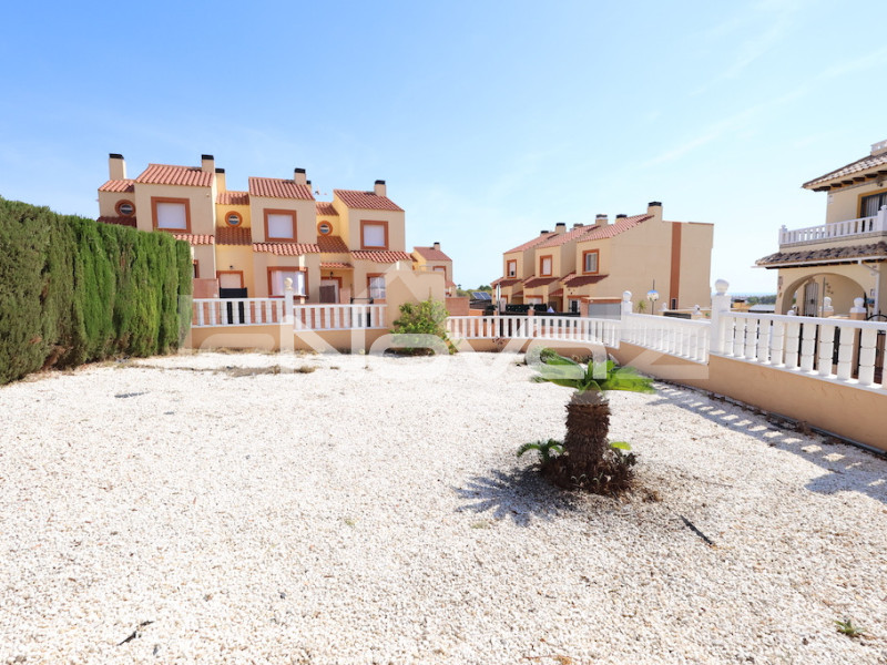Maison de ville d'angle avec terrain incroyable et orientation sud à Lomas de Cabo Roig.. #1858