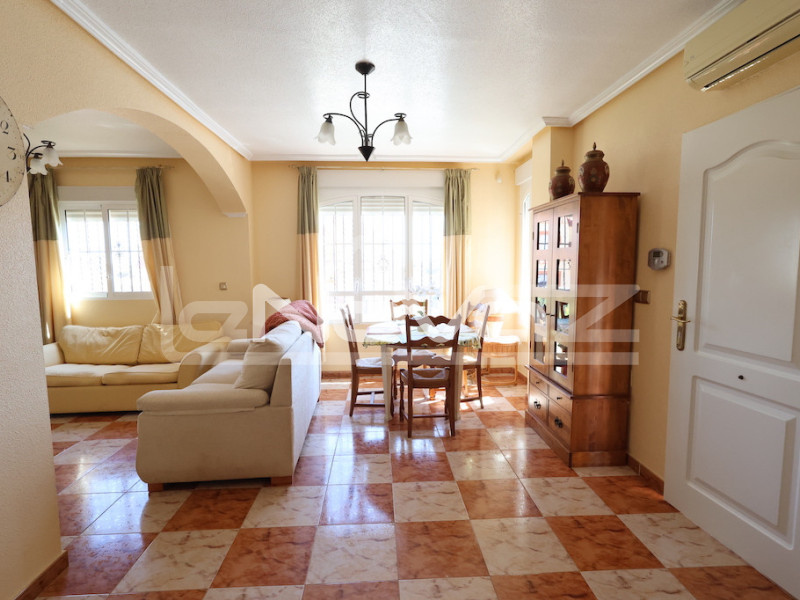 Maison de ville d'angle avec terrain incroyable et orientation sud à Lomas de Cabo Roig.. #1858