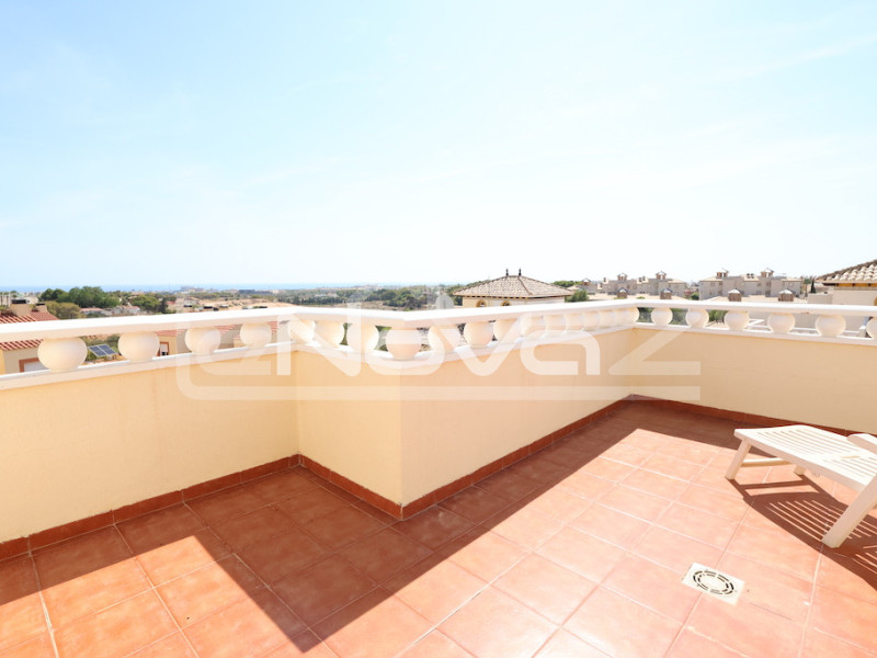 Maison de ville d'angle avec terrain incroyable et orientation sud à Lomas de Cabo Roig.. #1858