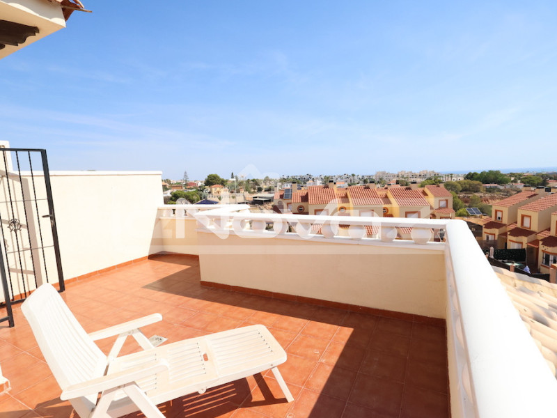Maison de ville d'angle avec terrain incroyable et orientation sud à Lomas de Cabo Roig.. #1858
