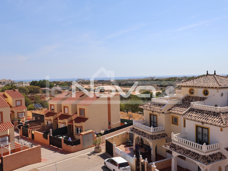 Maison de ville d'angle avec terrain incroyable et orientation sud à Lomas de Cabo Roig.. #1858