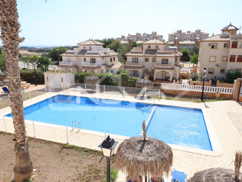 Maison de ville d'angle avec terrain incroyable et orientation sud à Lomas de Cabo Roig.. #1858