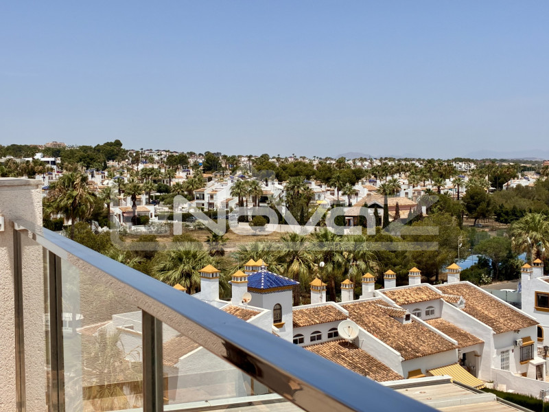 Comfortable 3 bedroom penthouse in Green Hills urbanization. #1943