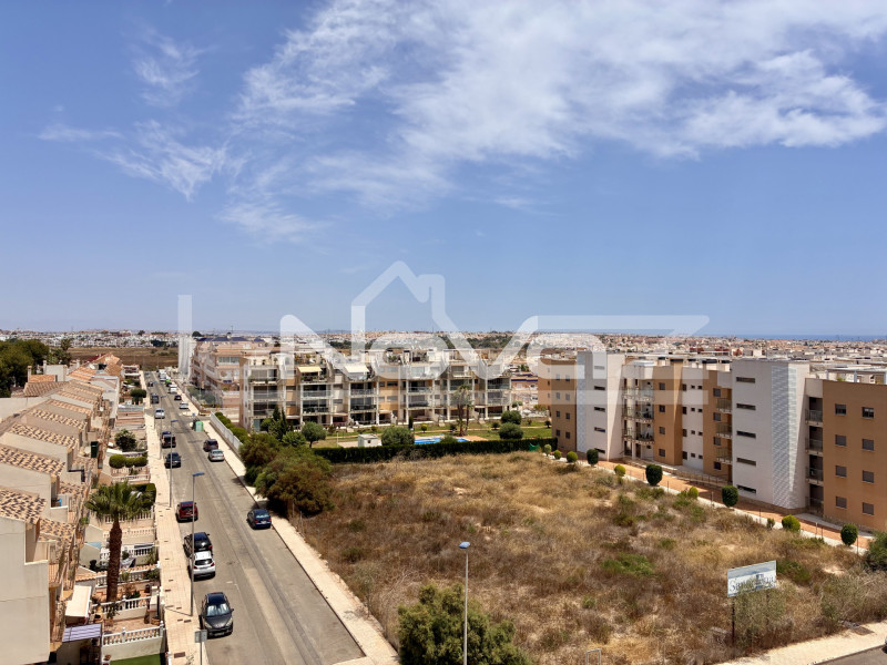 Comfortable 3 bedroom penthouse in Green Hills urbanization. #1943