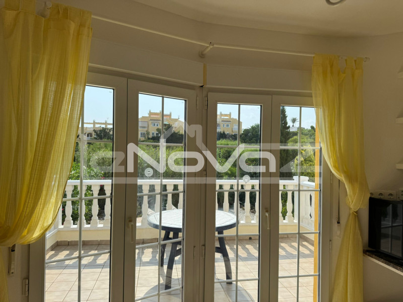 Villa de 4 dormitorios en Cabo Roig. #2024