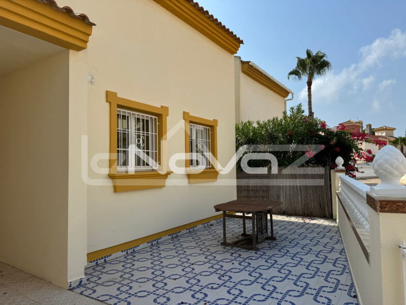 Villa de 4 dormitorios en Cabo Roig. #2024