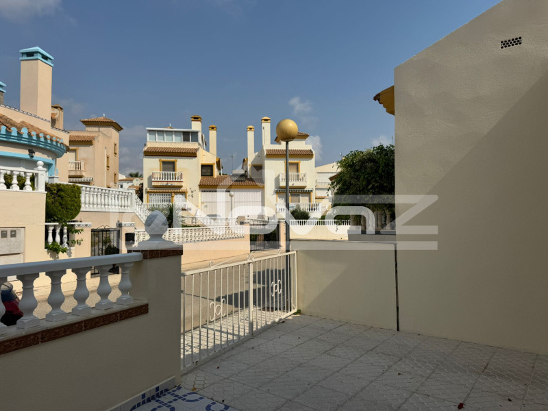 Villa de 4 dormitorios en Cabo Roig. #2024