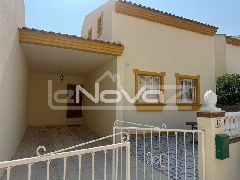 Villa de 4 dormitorios en Cabo Roig. #2024