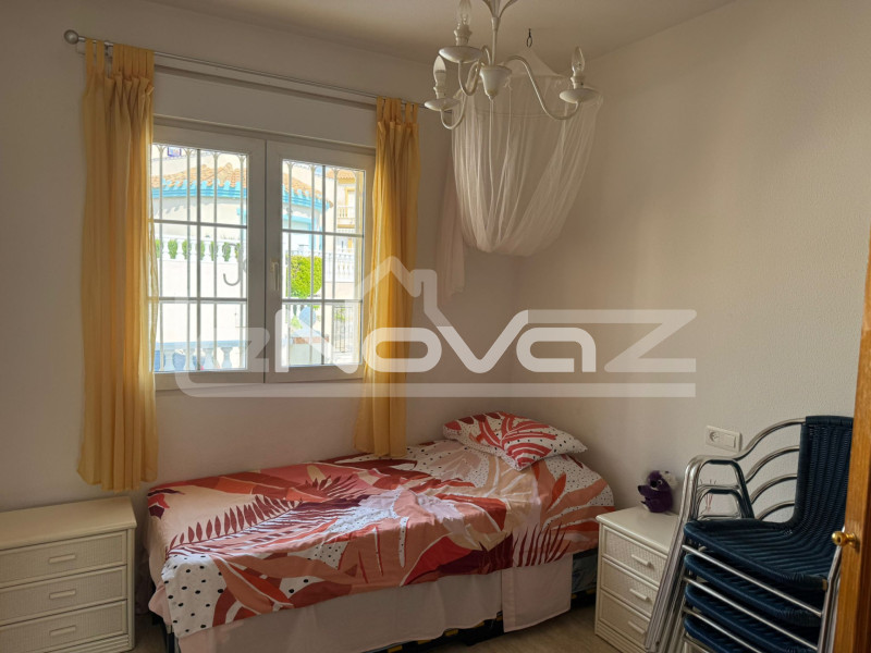 Villa de 4 dormitorios en Cabo Roig. #2024