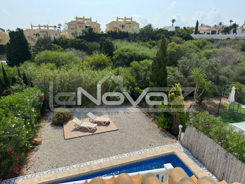 Villa de 4 dormitorios en Cabo Roig. #2024