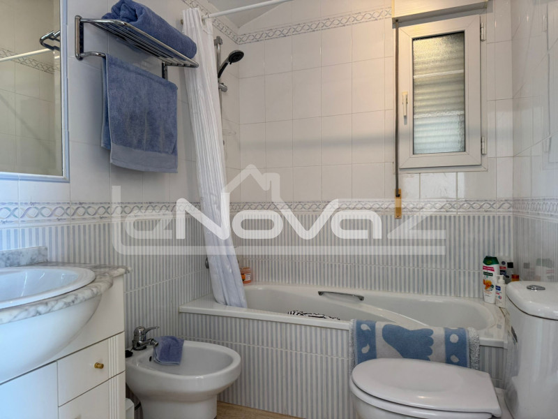 Villa de 4 dormitorios en Cabo Roig. #2024