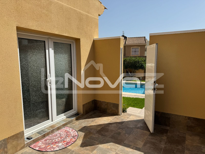 Renovated detached villa in Villamartín, south-facing. #2044