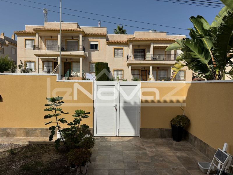 Renovated detached villa in Villamartín, south-facing. #2044