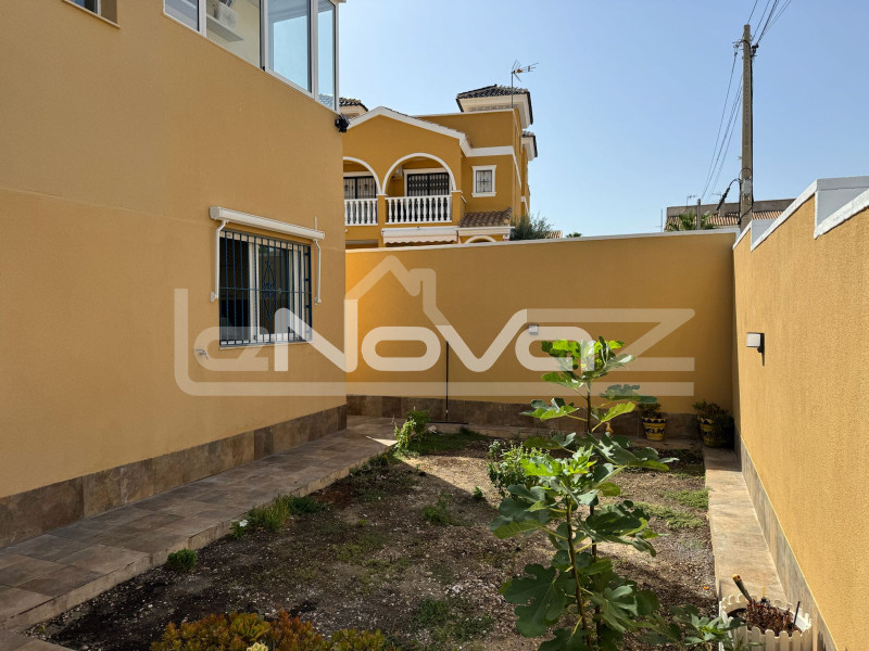 Renovated detached villa in Villamartín, south-facing. #2044