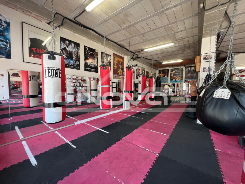 Uthyres: Nyckelfärdig verksamhet - Utrustat gym i Villamartin. #2054