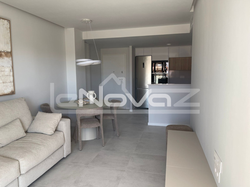 Neu gebaute Apartments und Bungalows in Mil Palmeras, nur wenige Meter vom Meer entfernt. #2055