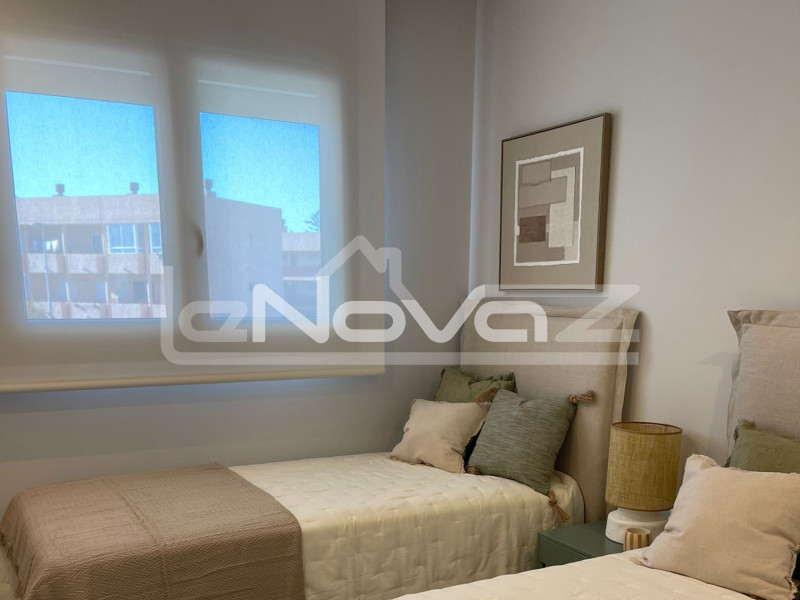 Neu gebaute Apartments und Bungalows in Mil Palmeras, nur wenige Meter vom Meer entfernt. #2055