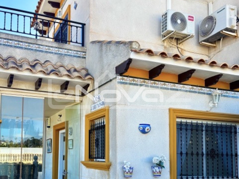 Bungalow de trois étages à Lomas De Cabo Roig. #2072