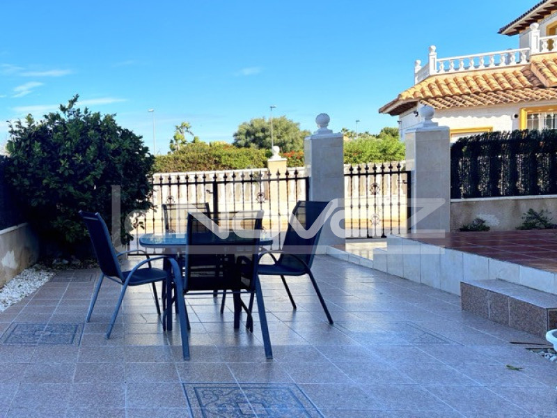 Bungalow de trois étages à Lomas De Cabo Roig. #2072