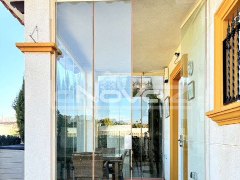 Bungalow de trois étages à Lomas De Cabo Roig. #2072