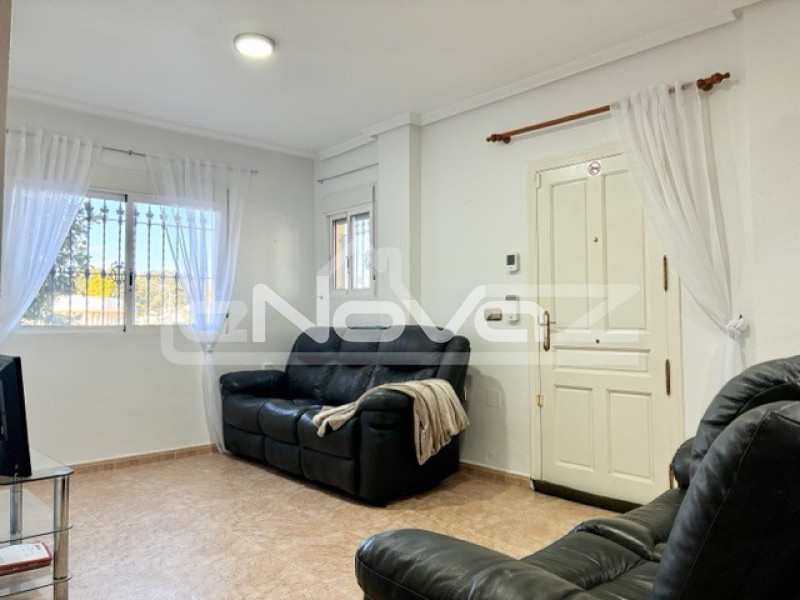 Bungalow de trois étages à Lomas De Cabo Roig. #2072