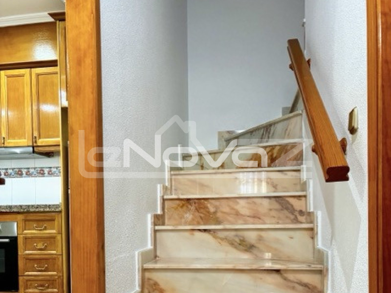 Bungalow de trois étages à Lomas De Cabo Roig. #2072