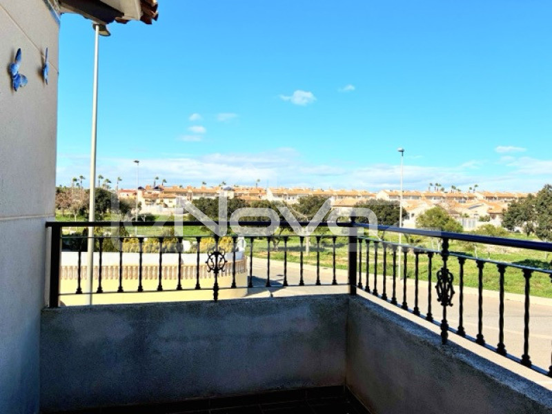 Bungalow de trois étages à Lomas De Cabo Roig. #2072