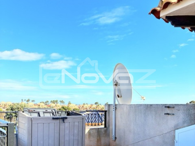 Bungalow de trois étages à Lomas De Cabo Roig. #2072
