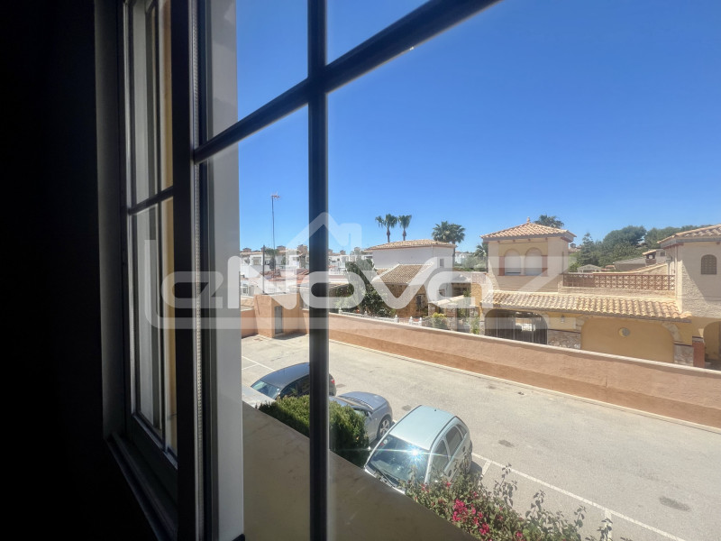 Sonnige Zweizimmerwohnung im ruhigen Viertel Lomas de Cabo Roig.. #2077