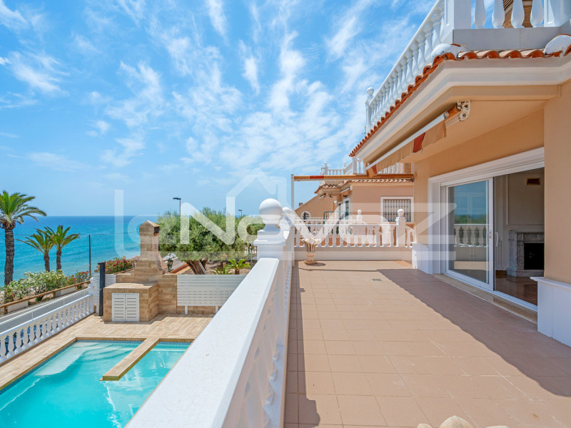 Villa mit vier Schlafzimmern in La Mata. #2088