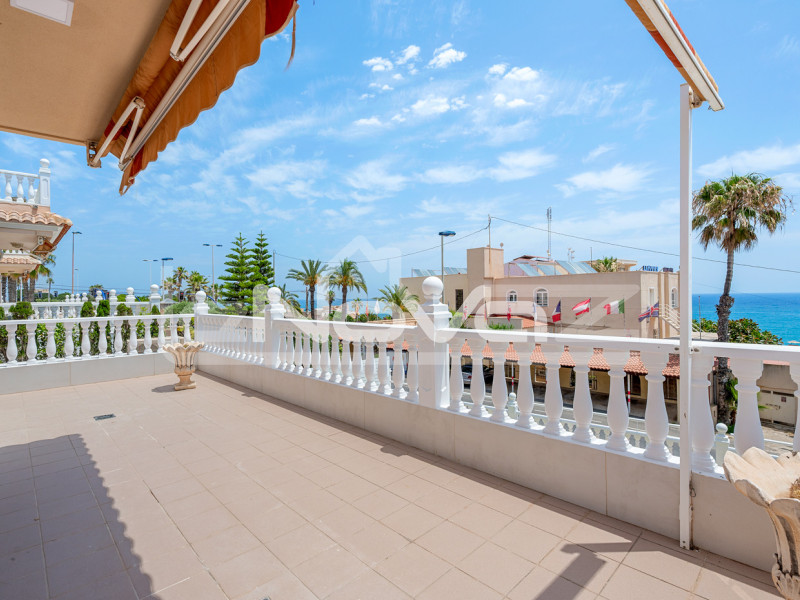 Villa mit vier Schlafzimmern in La Mata. #2088