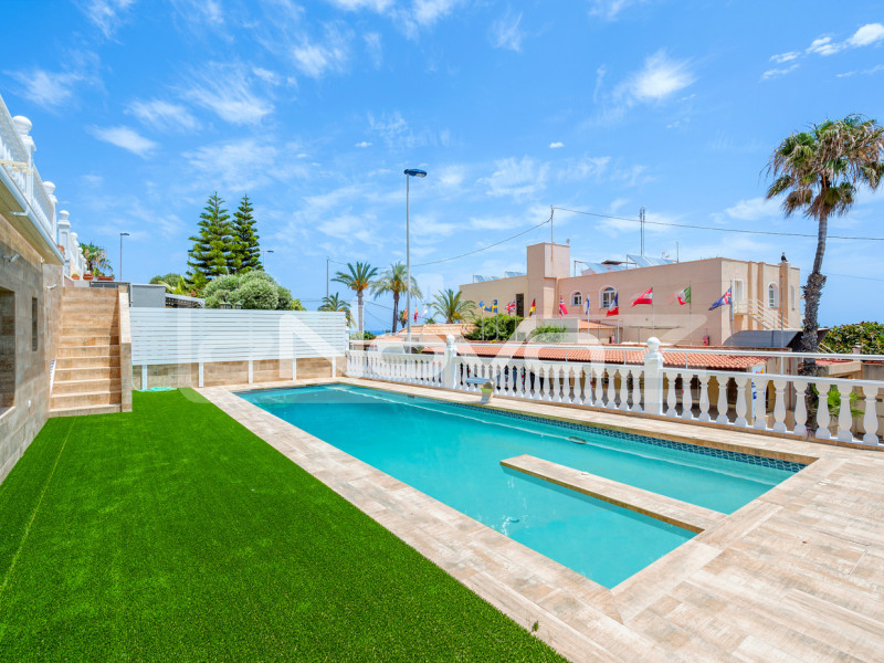 Villa mit vier Schlafzimmern in La Mata. #2088