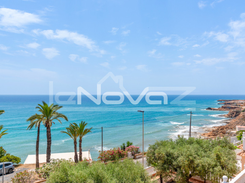 Villa mit vier Schlafzimmern in La Mata. #2088