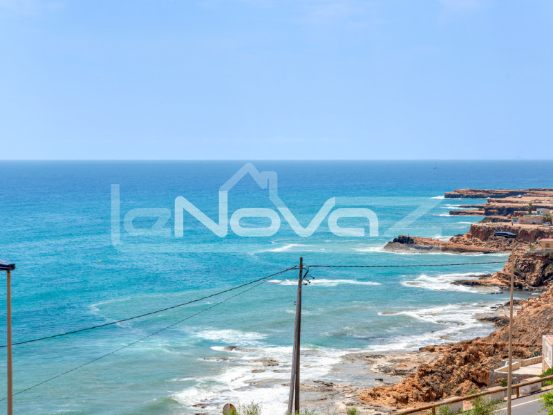 Villa mit vier Schlafzimmern in La Mata. #2088