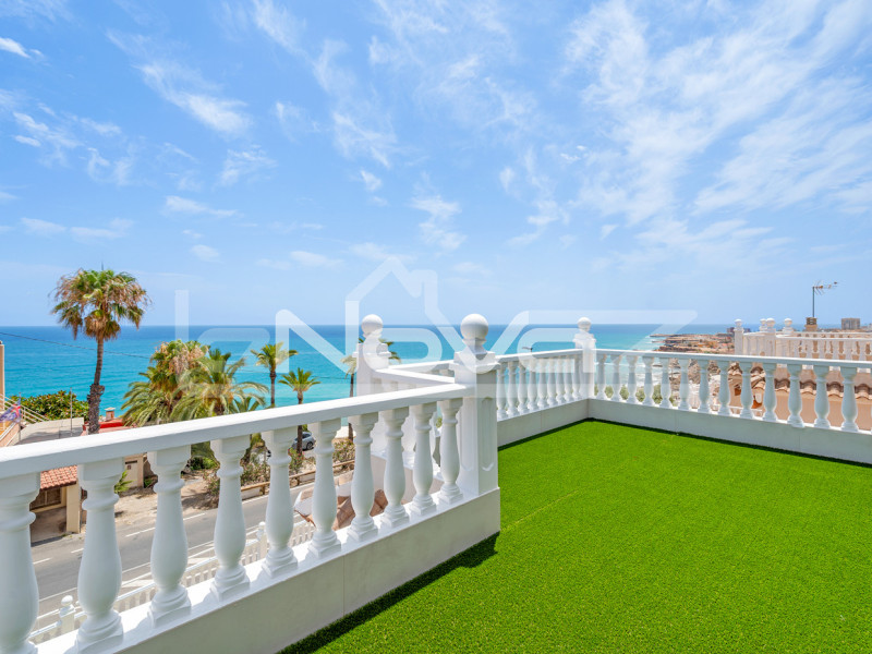 Villa mit vier Schlafzimmern in La Mata. #2088