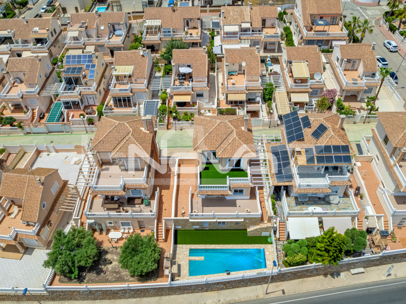 Villa mit vier Schlafzimmern in La Mata. #2088
