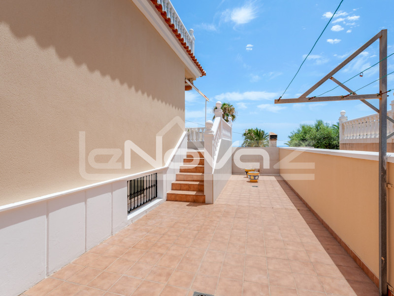 Villa mit vier Schlafzimmern in La Mata. #2088