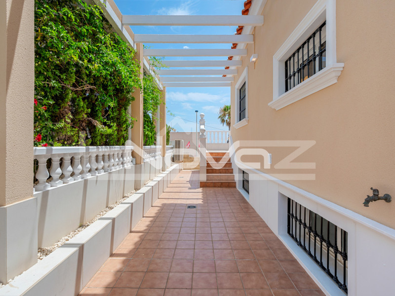 Villa mit vier Schlafzimmern in La Mata. #2088