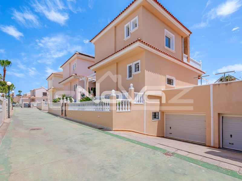 Villa mit vier Schlafzimmern in La Mata. #2088