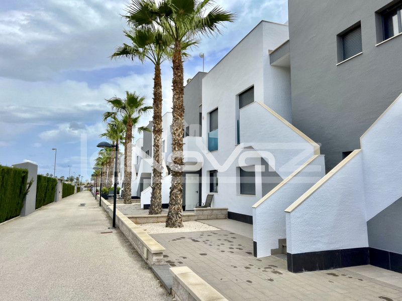 Precioso bungalow de esquina para alquiler vacacional e invierno en La Zenia. #914