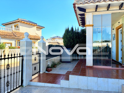 Триповерхове бунгало в Lomas De Cabo Roig